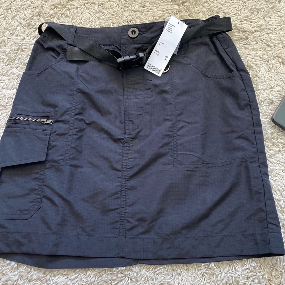 Cargo black skirt with buckle belt